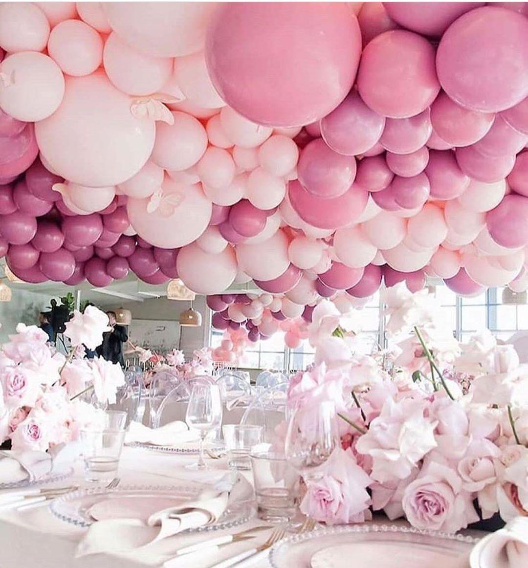 Decoración con globos en el techo