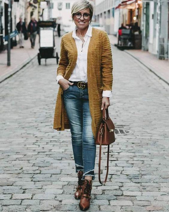 Outfits con botas para mujeres maduras