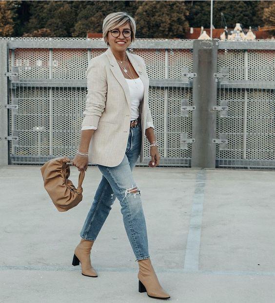 Looks casuales con botas para mujeres maduras