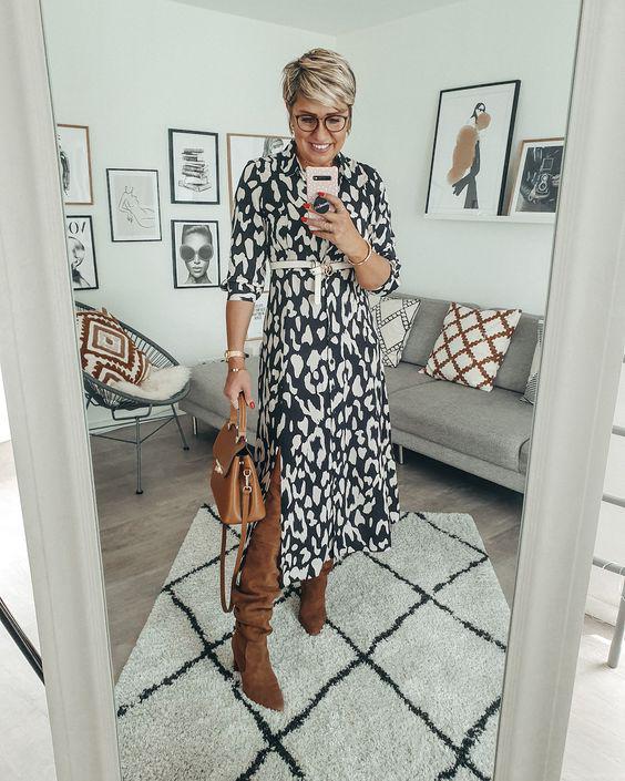 Outfits con botas para mujeres maduras