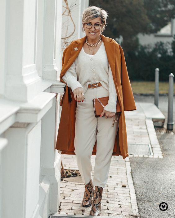 Outfits con botas para mujeres maduras