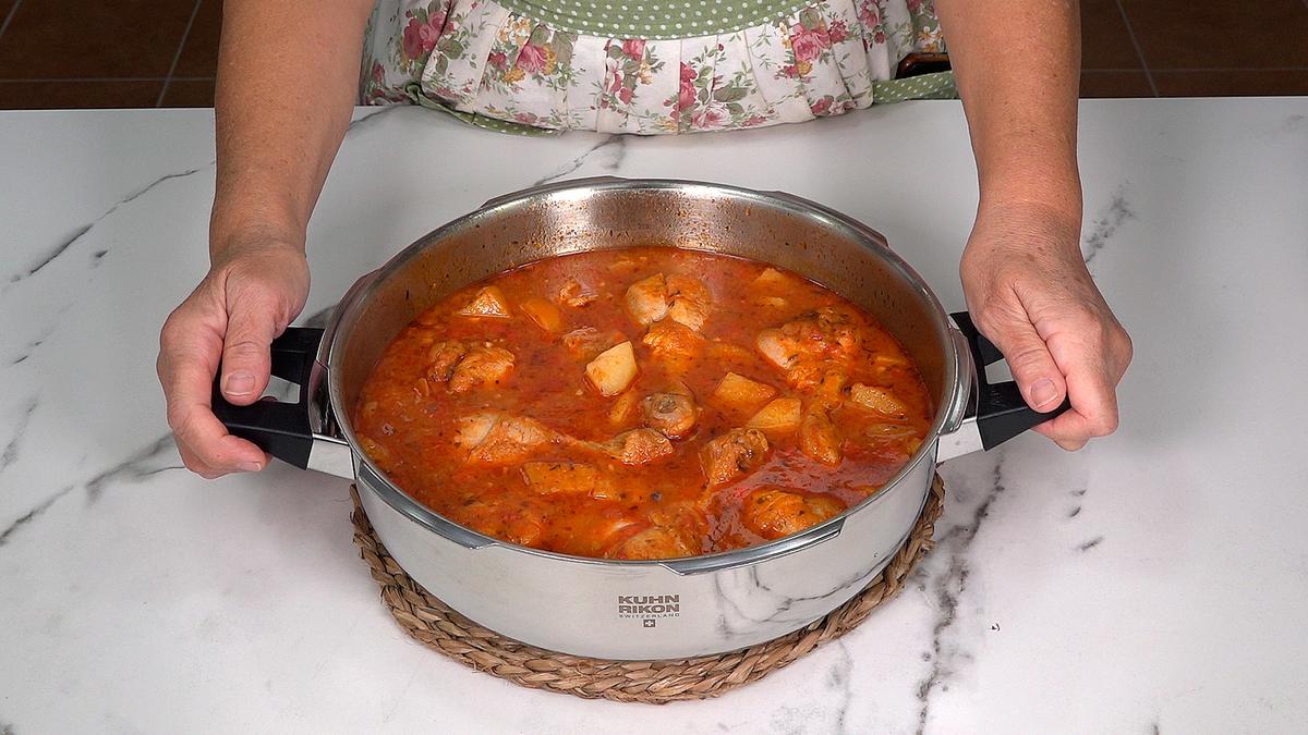 Guiso de pollo con patatas. Saludable y delicioso guiso que resulta muy fácil de hacer y rinde mucho - Loli Domínguez - Foto 7
