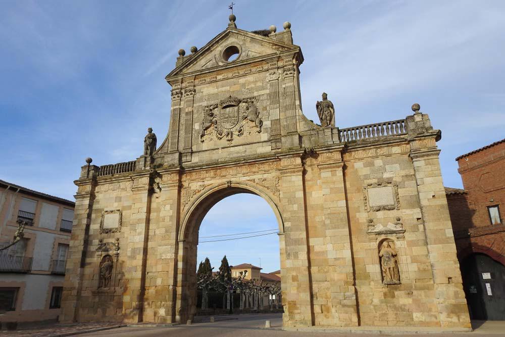 Arco de San Benito en Sahagún