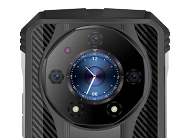 El teléfono incorpora cámara triple