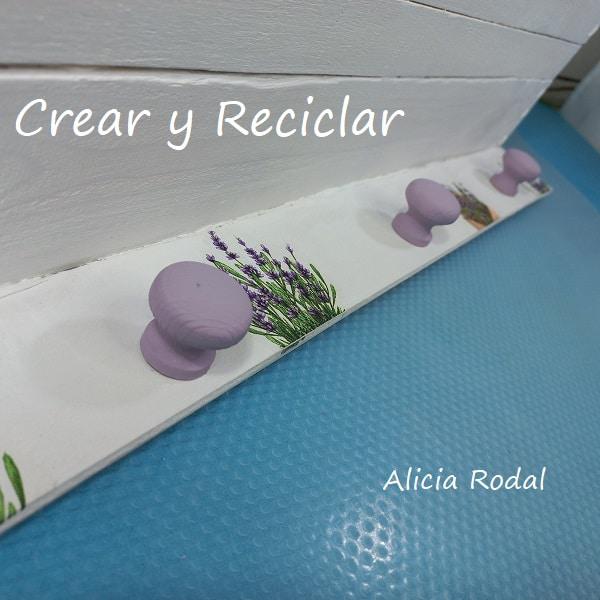 Hacer muebles para tu casa nunca ha sido tan fácil, tan solo necesitamos cajas de frutas o huacales de madera y un poquito de imaginación y creatividad. Aquí encontrarás pasos simples para transformar una caja de madera de frutas en un mueble original y económico.