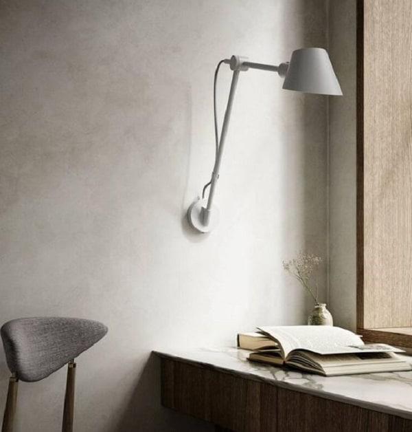 Lampara-de-mesa-con-soporte-de-pared