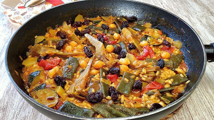 Arroz a la cazuela con verduras y garbanzos