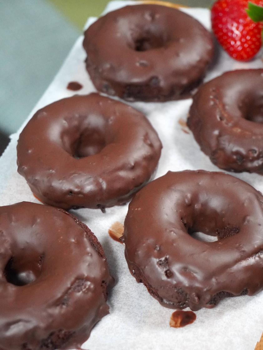 Donuts de chocolate sin harinas, sin gluten y sin lácteos