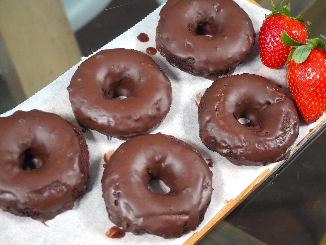 Donuts de chocolate sin harinas, sin gluten y sin lácteos