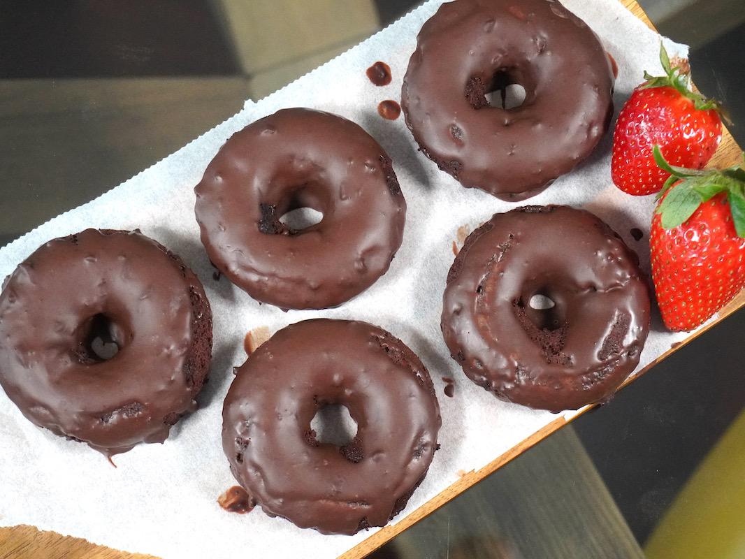 Donuts de chocolate sin harinas, sin gluten y sin lácteos