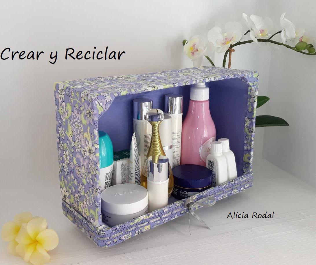 Con las cajas de frutas podemos hacer cosas increíbles, desde simples organizadores hasta espectaculares muebles para el baño o la cocina, tan solo necesitas unas cajas de madera de frutas o verduras, esas que consigues en las fruterías, algún que otro material reciclado y un poco de imaginación y creatividad.