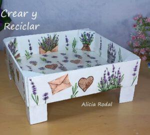 Con las cajas de frutas podemos hacer cosas increíbles, desde simples organizadores hasta espectaculares muebles para el baño o la cocina, tan solo necesitas unas cajas de madera de frutas o verduras, esas que consigues en las fruterías, algún que otro material reciclado y un poco de imaginación y creatividad.