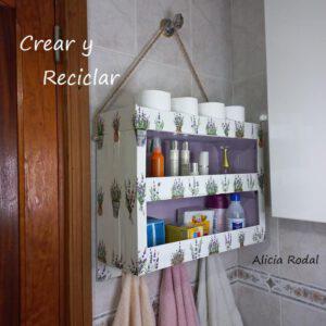 Con las cajas de frutas podemos hacer cosas increíbles, desde simples organizadores hasta espectaculares muebles para el baño o la cocina, tan solo necesitas unas cajas de madera de frutas o verduras, esas que consigues en las fruterías, algún que otro material reciclado y un poco de imaginación y creatividad.