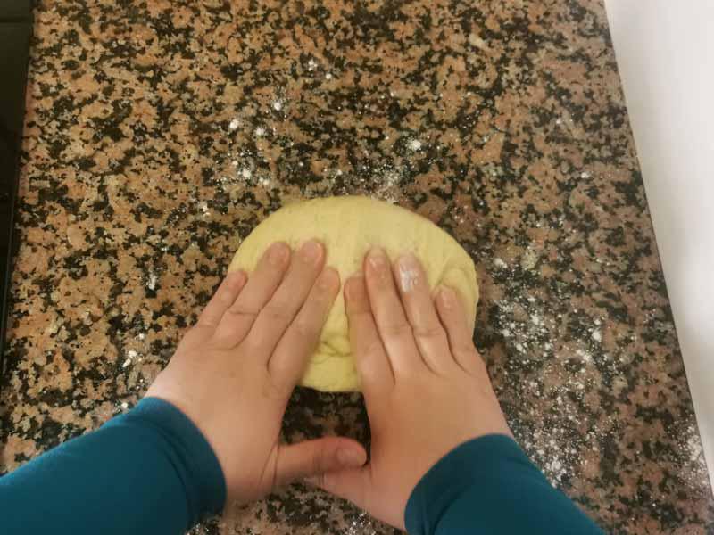 Amasar hasta mezclar