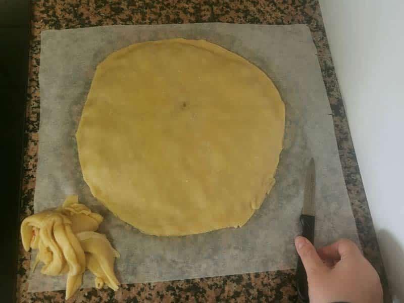 Ciortar masa sobrante
