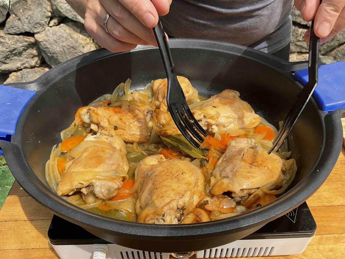 POLLO EN SEMI ESCABECHE TERMINANDO DE COCINARSE