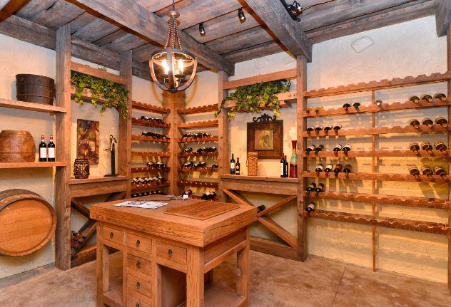 como decorar una bodega pequñas con murales ceramicos