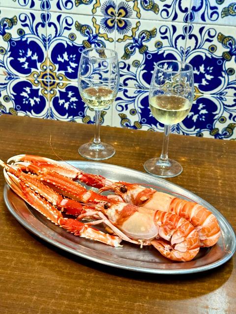 Marisquería El Cantábrico: Tradición y Frescura en Cada Bocado del Mar