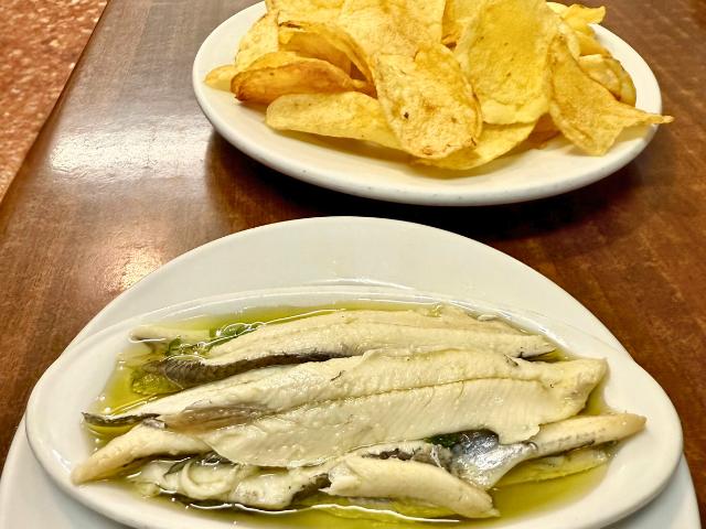 Marisquería El Cantábrico: Tradición y Frescura en Cada Bocado del Mar