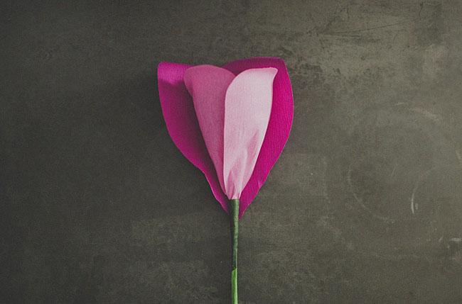 diy-giant-paper-rose-12