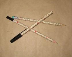 Lapiceros decorados con fabric tape o cinta de tela adhesiva