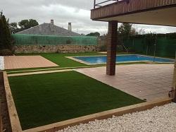 Césped artificial con bajo mantenimiento