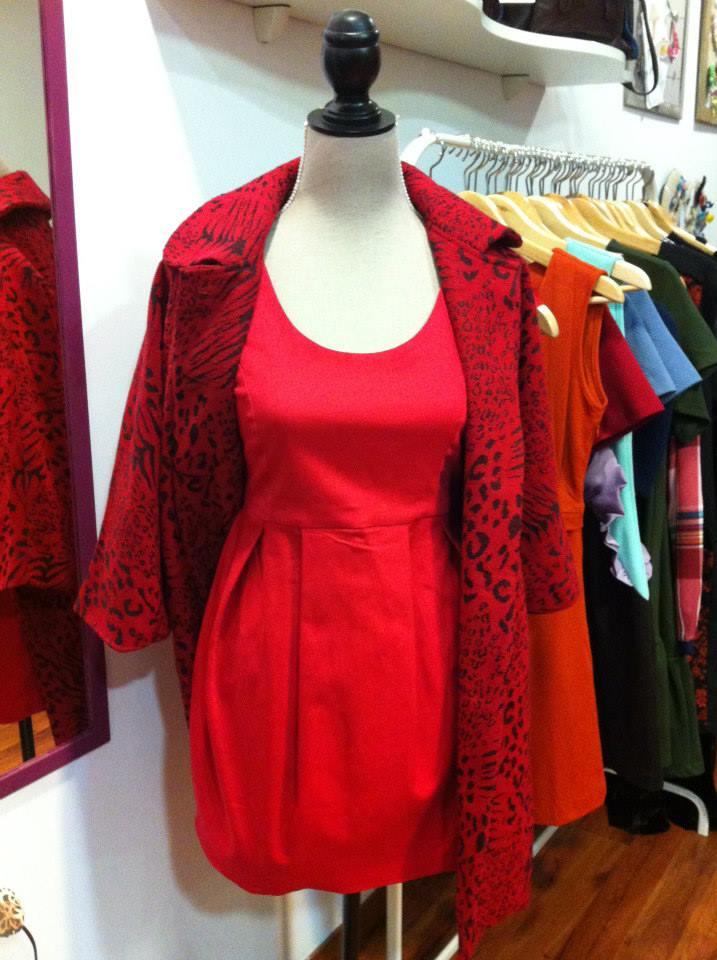 Mona Zaragoza - vestido rojo