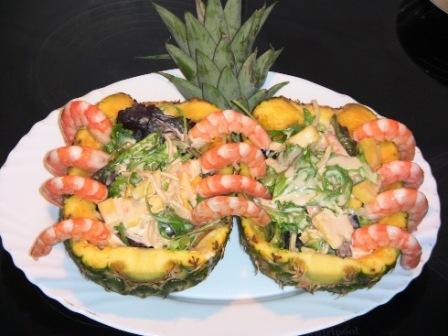 Ensalada en una piña 011