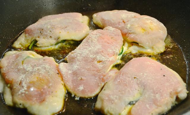 Saltimbocca de pavo con calabacín y queso feta