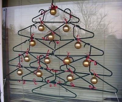 arbol navidad con perchas