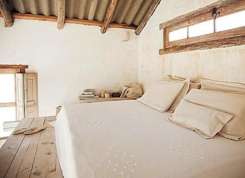 700_uruguay-beach-house-bed
