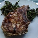 Chuletón de ternera de Avila a la plancha con pimientos de padrón
