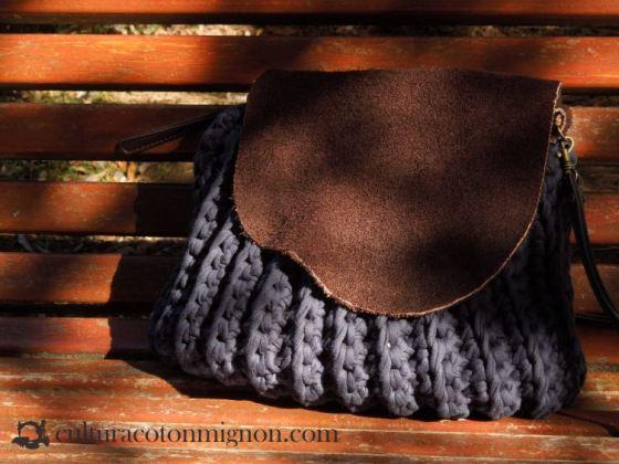 bolso de trapillo con tapa de cuero