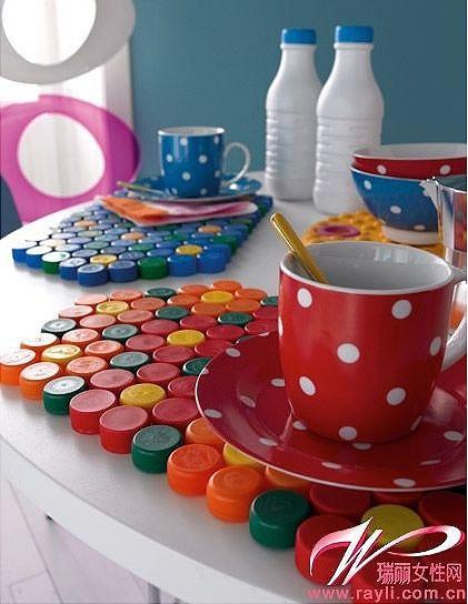 salvamantel-tapones-plastico-reciclar-adoraideas