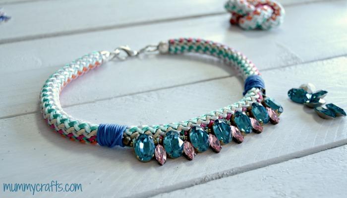 Collar con cuerda de escalada paso a paso