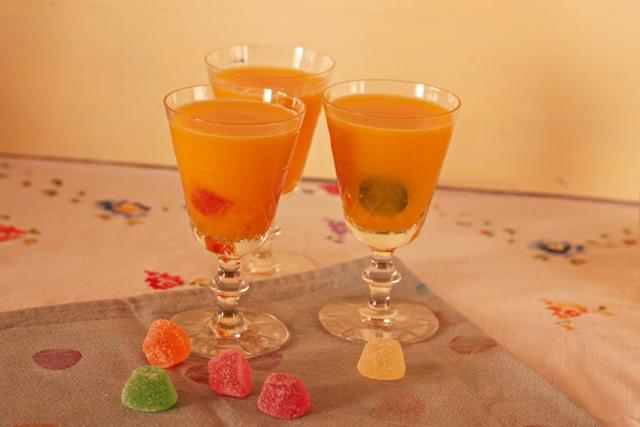 zumo natural y gominolas