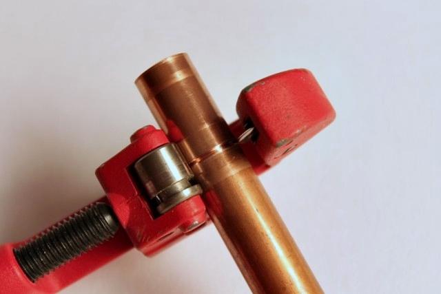 cortar tubería reciclada