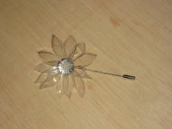 Pegamos los pétalos sobre una base.