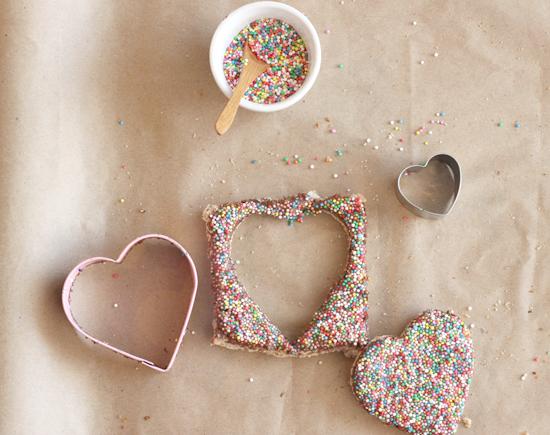 Corazón del chocolate Pan de hadas | por Polkadot Imprime foto 130205_ValentinesFairyBread11_zpseb17041c.png