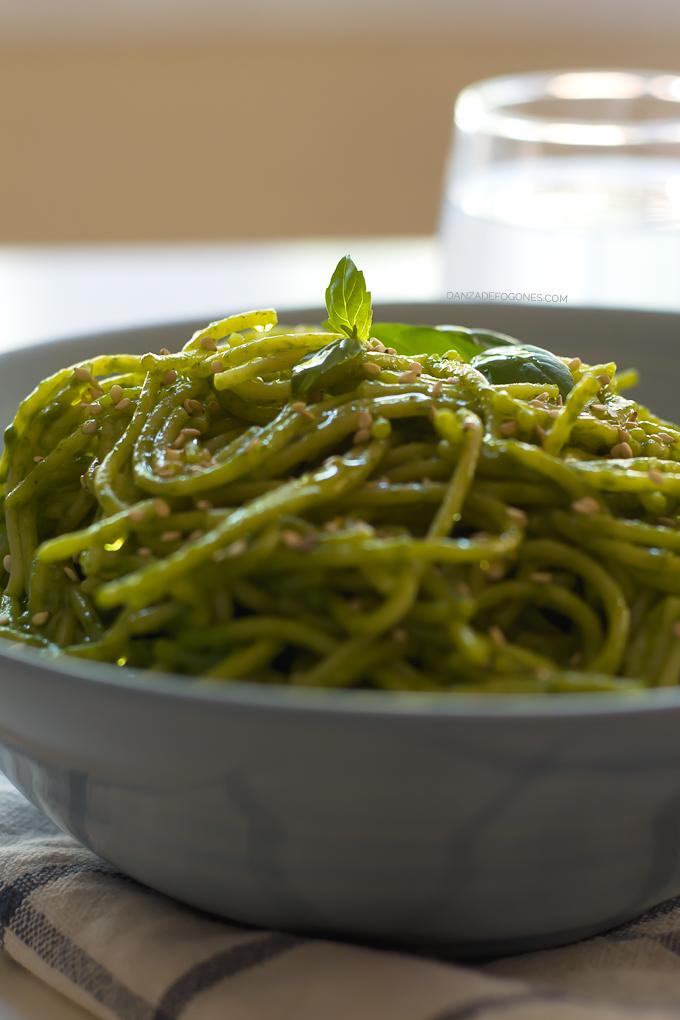 Pasta con Salsa de Espinacas, Coco y Jengibre