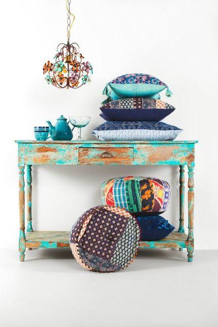 Combianr muebles vintage con textiles de aires Boho