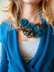 Pom-Pom-Yarn-Necklace-Tutorial