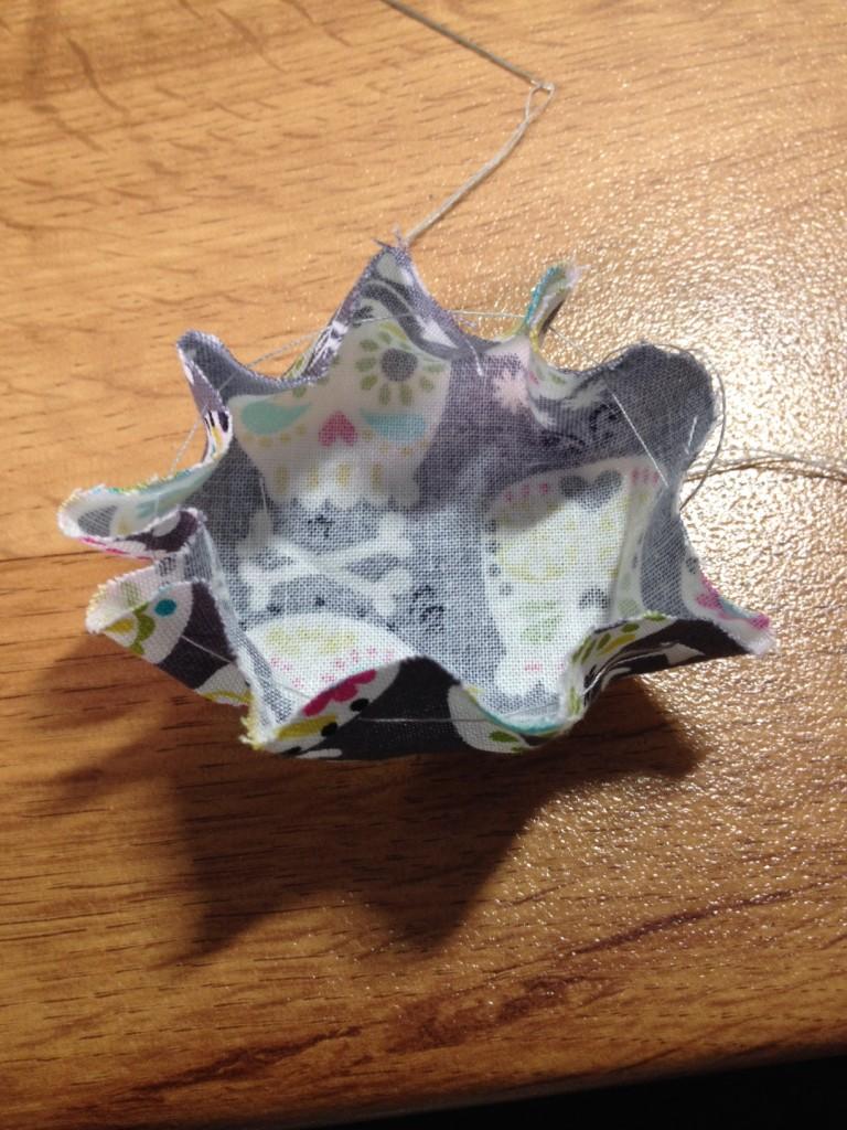 Broche de tela original