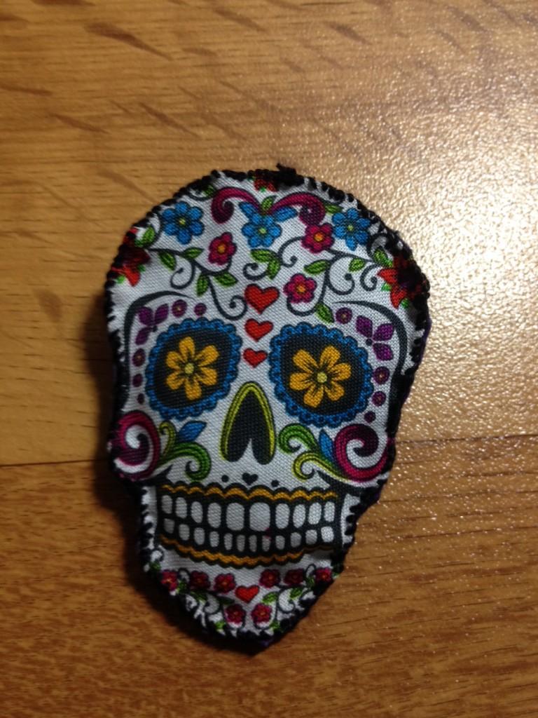 Broche de tela de calavera