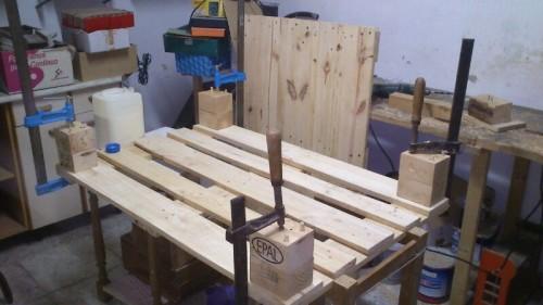 Mesa de centro elaborada con palets de obra