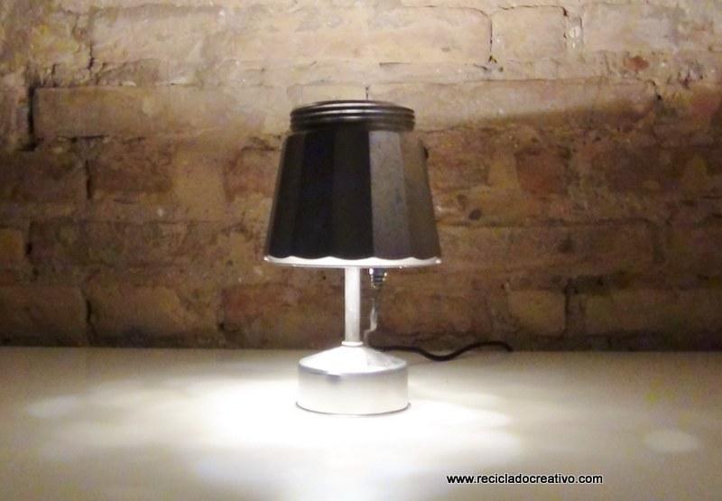 Lámpara realizada con una cafetera italiana- Lamp made out of a Bialetti coffee maker