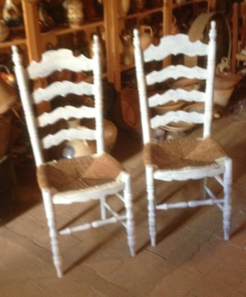 IMPRIMACION SILLAS RUSTICAS RESTAURADAS