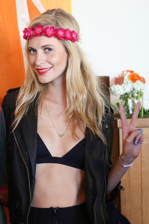 Algunas ideas para decorar el cabello cinta flores