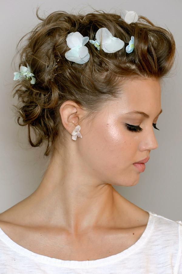 complementos cabello petalos