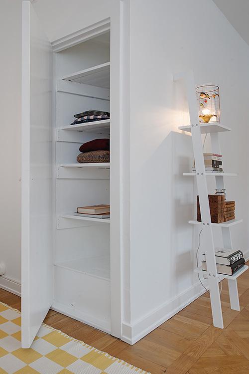 Estudio con toques de color